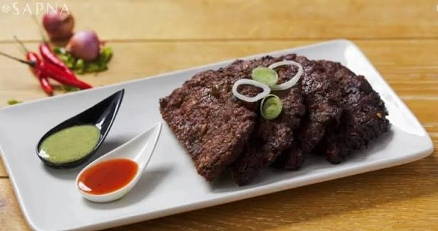 Chapli kebab patties fresh off the pan